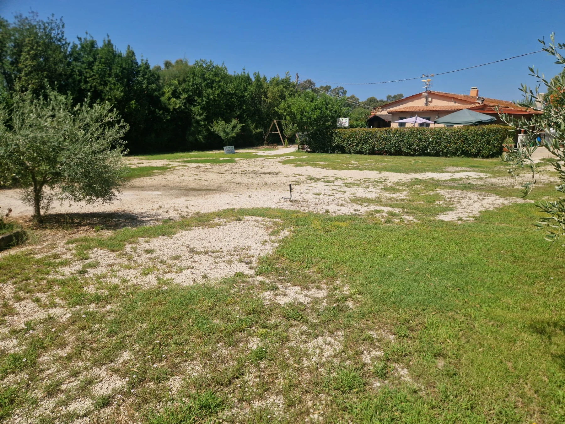 Seconda vista del parcheggio privato della sala eventi